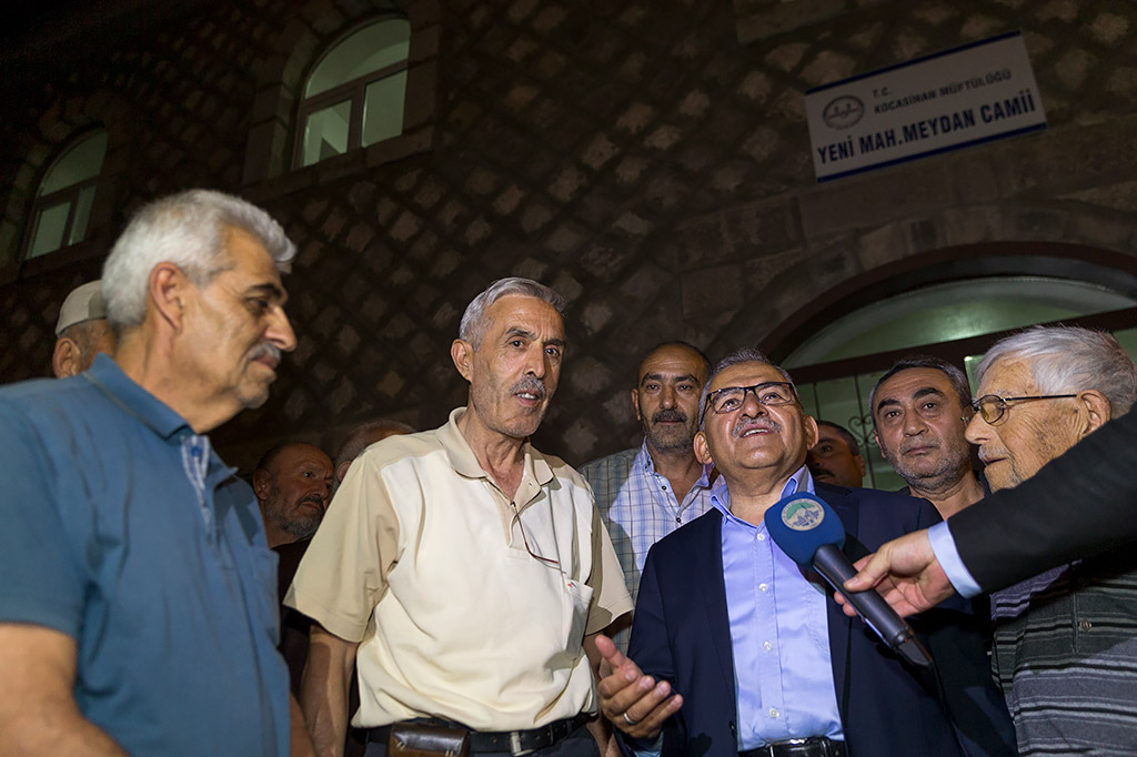 02.06.2019 - Başkan Memduh Büyükkılıç Teravih Namazını Yeni Mahalle Meydan Camiinde Kıldı