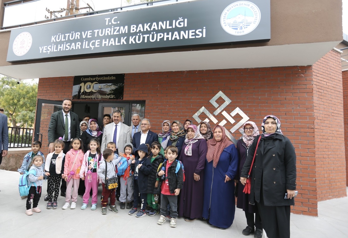 02.11. 2023 - Başkan Büyükkılıç Yeşilhisar İlçe Halk Kütüphanesi Ziyaret