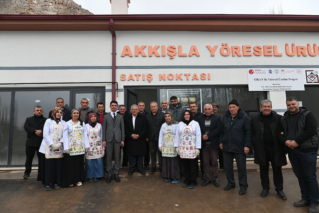 03.03.2023 - Başkan Büyükkılıç Akkışla Pazarı, Terminali ve Yöresel Ürünler Tesisini Ziyaret Etti, Başkan Aslan İle Ortak Açıklama Yaptı