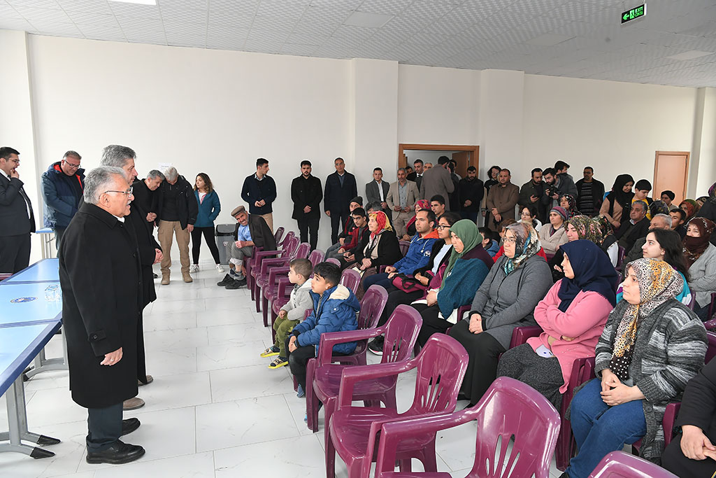 03.03.2023 - Başkan Büyükkılıç Bünyan Yılmaz Turhan Öğrenci Yurdunda Kalan Depremzedeleri Ziyaret Etti