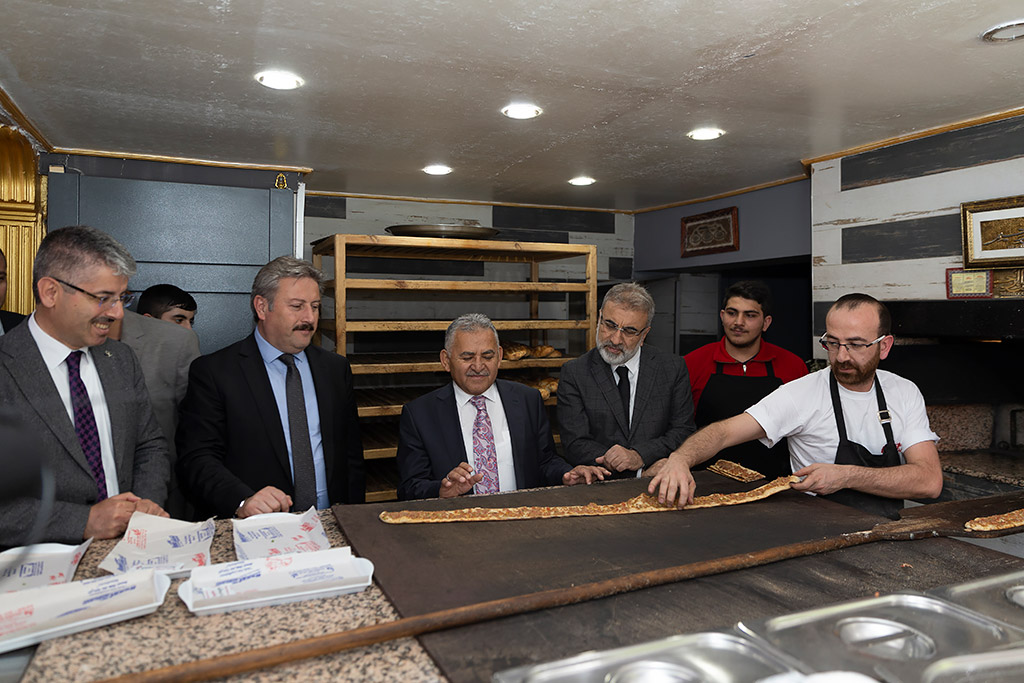 03.05.2019 - Başkan Büyükkılıç, Sivas Caddesi Esnaflarını Ziyaret Etti