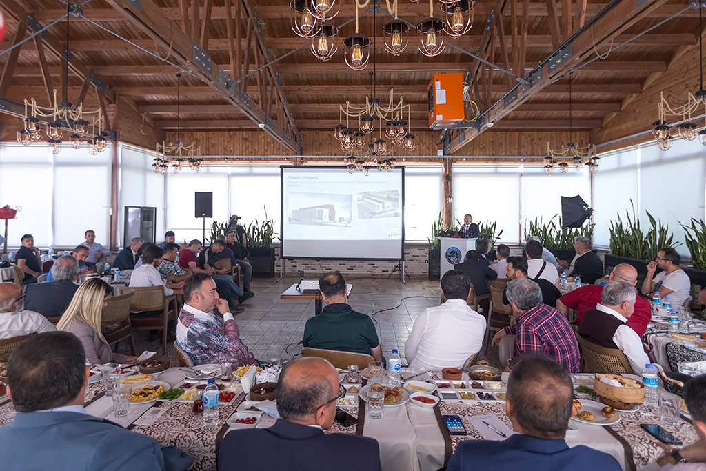 03.07.2019 - Başkan Büyükkılıç Büyükşehir Belediyesinde İlk 3 Aylık Görev Süresini Basın Toplantısında Değerlendirdi