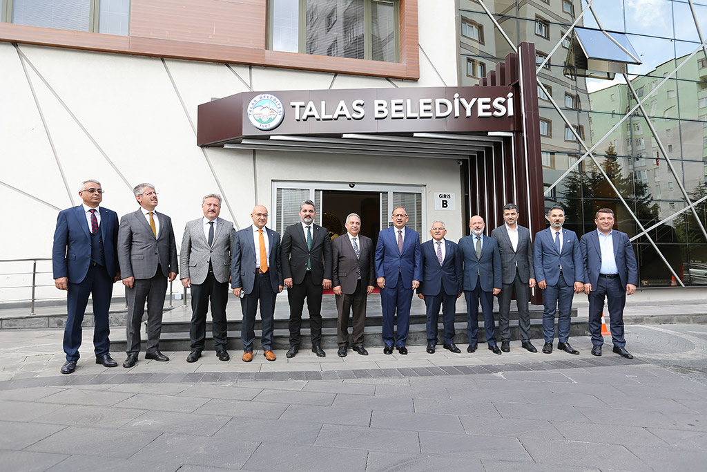 03.11.2023 - Başkan Büyükkılıç Bakan Özhaseki Talas Belediye Başkanı Mustafa Yalçını Ziyaret