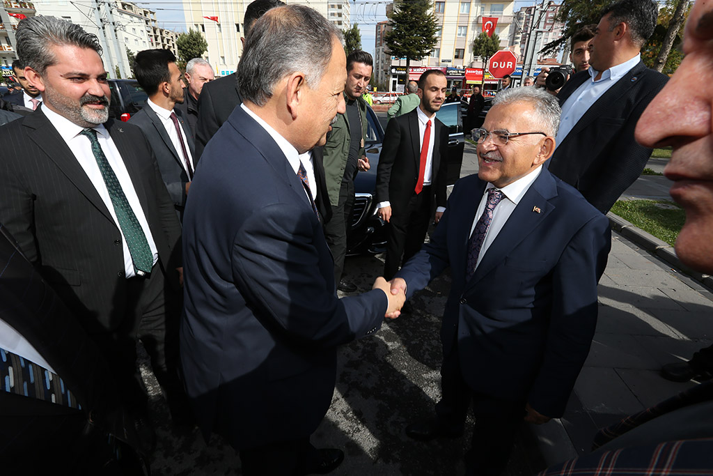 03.11.2023 - Başkan Büyükkılıç Bakan Özhaseki Talas Dedeoğlu Camii Cuma Programı ve Elvan Başköy Cenaze Namazı