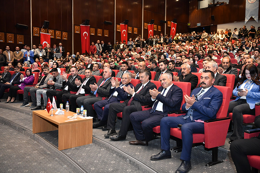 04.03.2024 - Başkan Büyükkılıç Ülkü Ocakları Gençlik Buluşmasına Katıldı