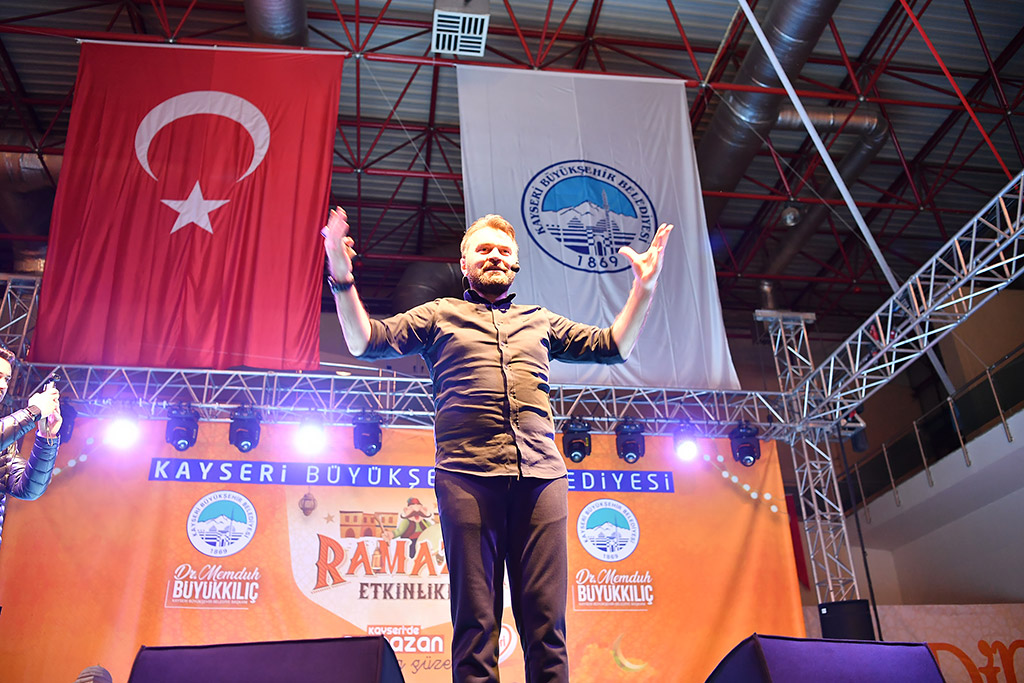 04.03.2025 başkan büyükkılıç ramazan etkinliklerinde abdurrahman uzun soyleşini dinledi