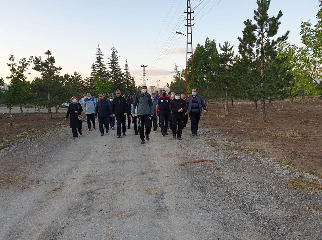 04.06.2021 - Başkan Memduh Büyükkılıç, Kaski Germir Tesislerinde Sabah Yürüyüşü Yaptı