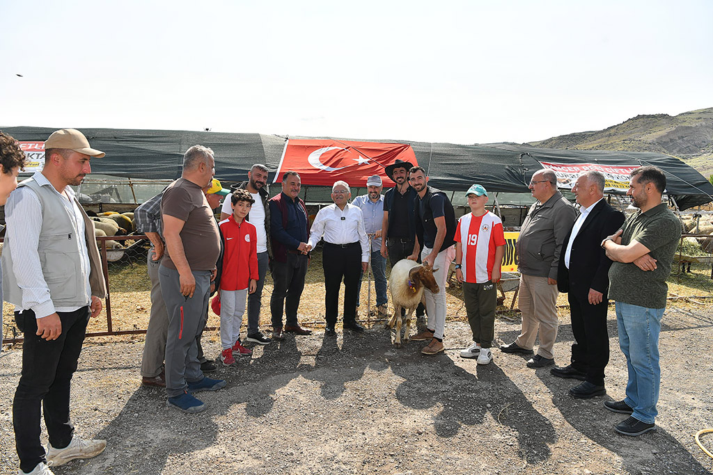 04.06.2025 başkan büyükkılıç erkilet kurban pazarı ziyaret