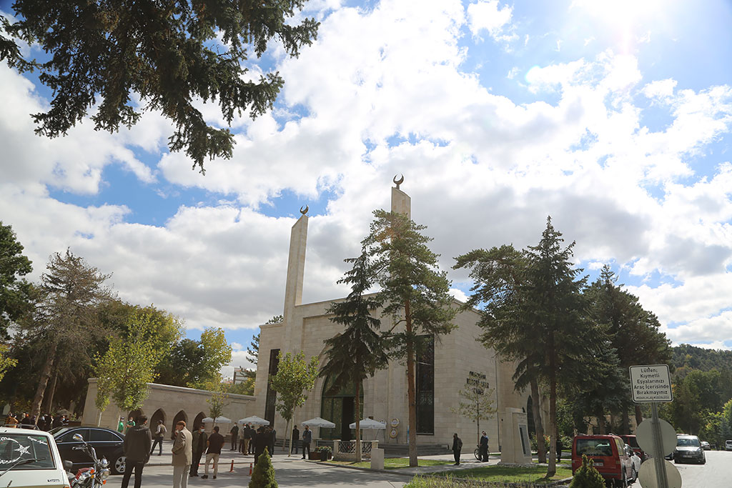 04.10.2021 - Merkez Valisi Muammer Türkerin Ablasının Cenaze Namazı