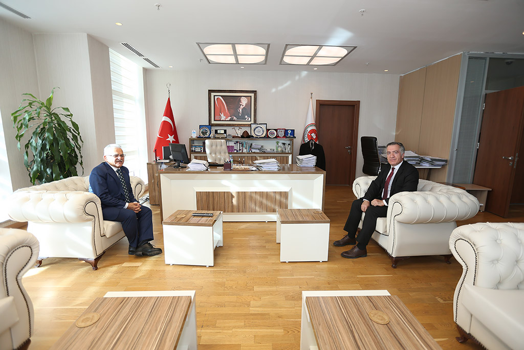04.12.2023 - Başkan Büyükkılıç 1. İdare Mahkeme Başkan Murat Ayrancıyı Ziyaret