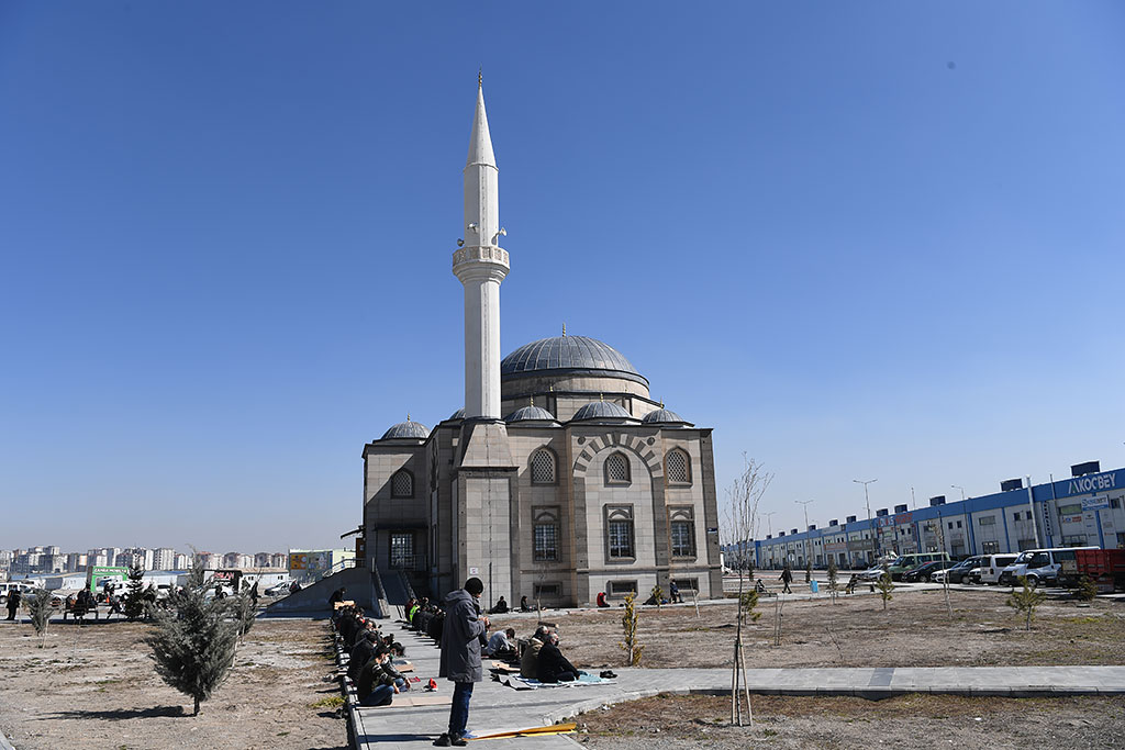 05.03.2021 - Başkan Büyükkılıç Cuma Namazını Kumsmall Eyüp Sultan Camiinde Kıldı