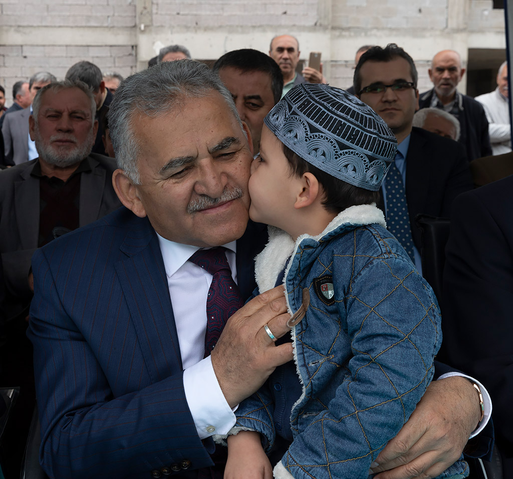 05.04.2019 - Başkan Büyükkılıç, Hayırseverler Tarafından Yaptırılan Rahmet Camiinin Açılışını Yaptı ve Burada da Cuma Namazını Kıldı