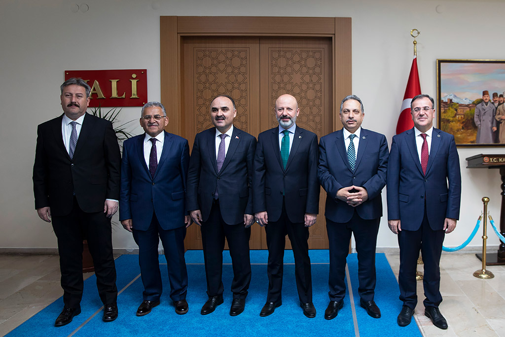 05.04.2019 - Başkan Büyükkılıç, İlçe Belediye Başkanları İle Kayseri Valisi Şehmus Günaydın'ı Ziyaret Etti