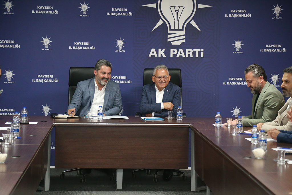 05.09.2023 - Başkan Büyükkılıç Ak Parti İl Başkanı Fatih Üzüm ve İlçe Başkanları İe Toplantı