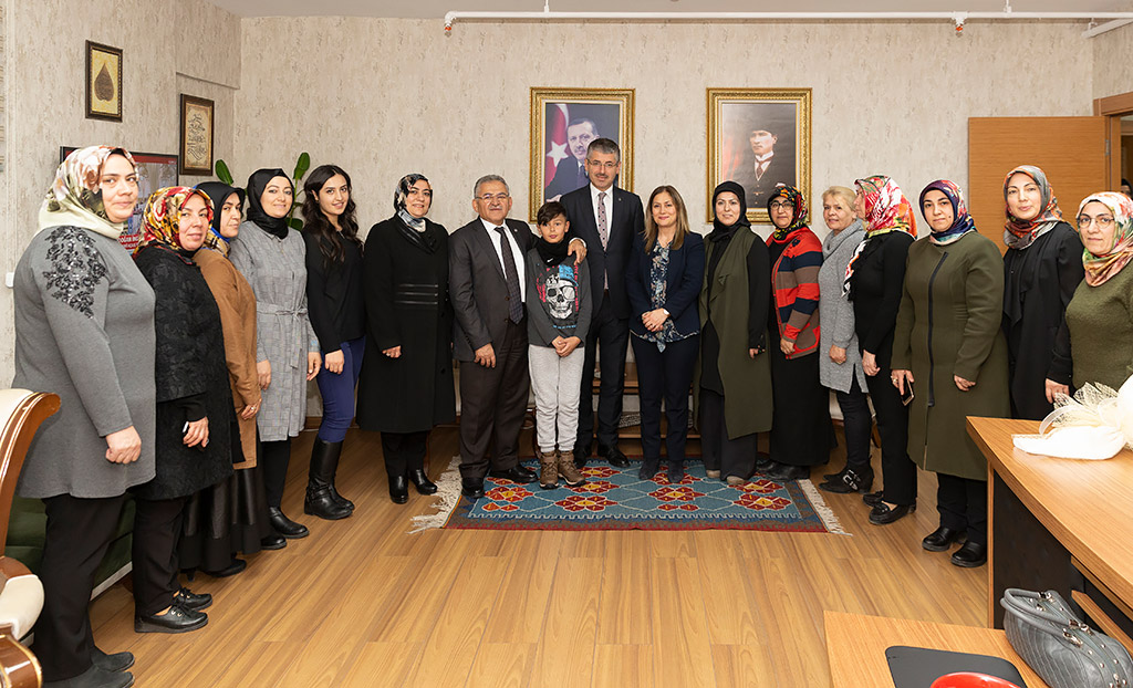 05.12.2019 - Başkan Memduh Büyükkılıç Kadınlara Seçme ve Seçilme Hakkı Verime Günü Nedeniyle Ak Parti İl Kadın Kolları Başkanlığını Ziyaret