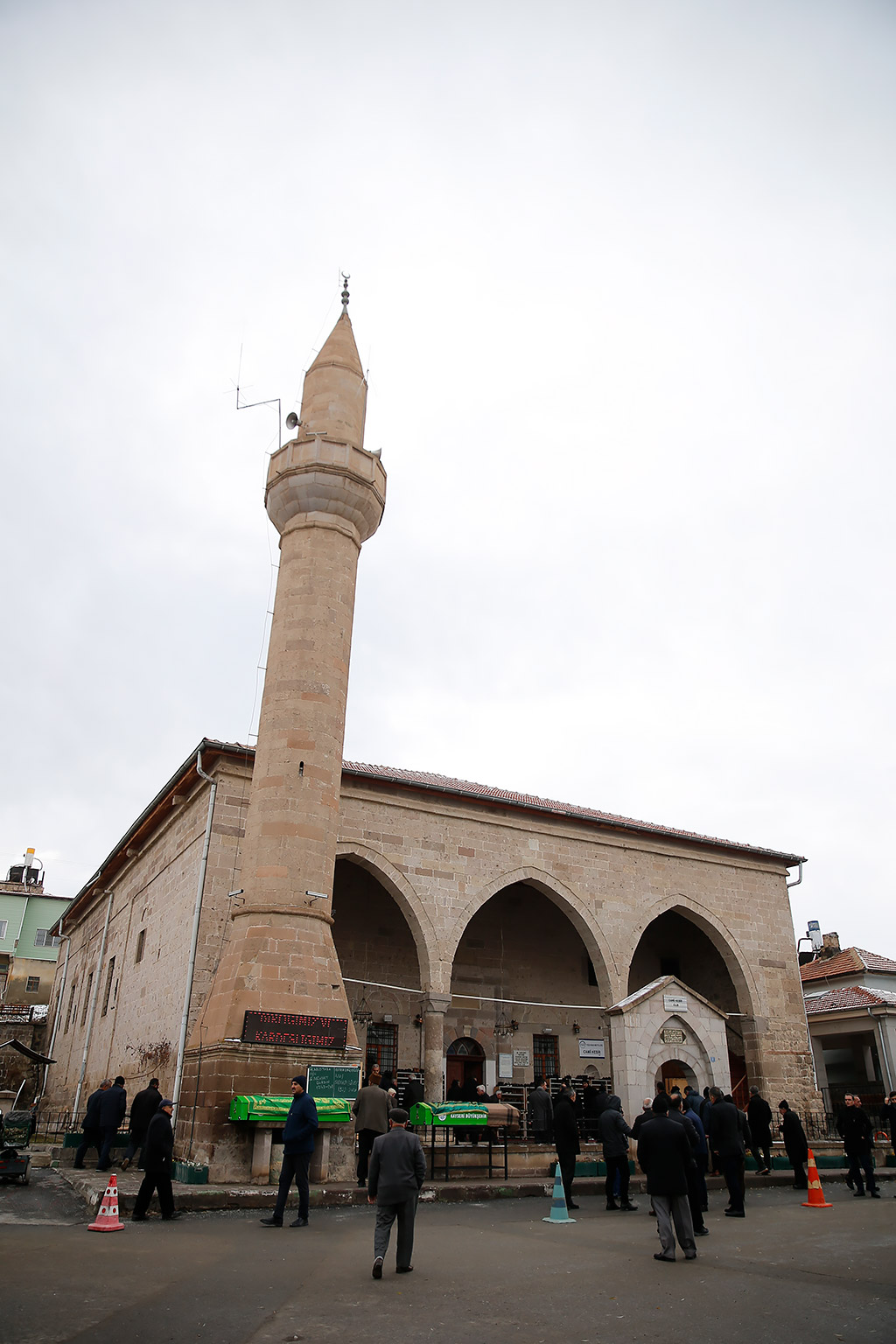 06.01.2020 - Yeşilhisar Belediye Başkanı Halit Taşyapanın Kayınbabası Hacı Mehmet Dursun Yeşilhisar Cami Kebir Cenaze Namazı