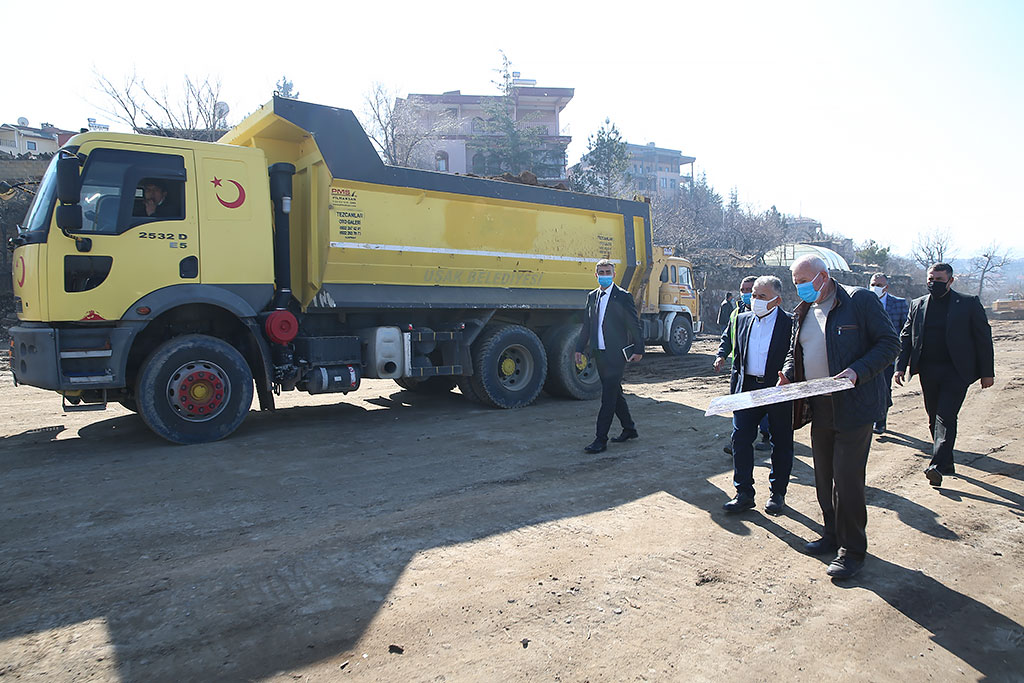 06.02.2021 - Başkan Memduh Büyükkılıç Erenköyden Komando Caddesi Arasına Yapılan Yeni Yol Çalışmalarını İnceledi