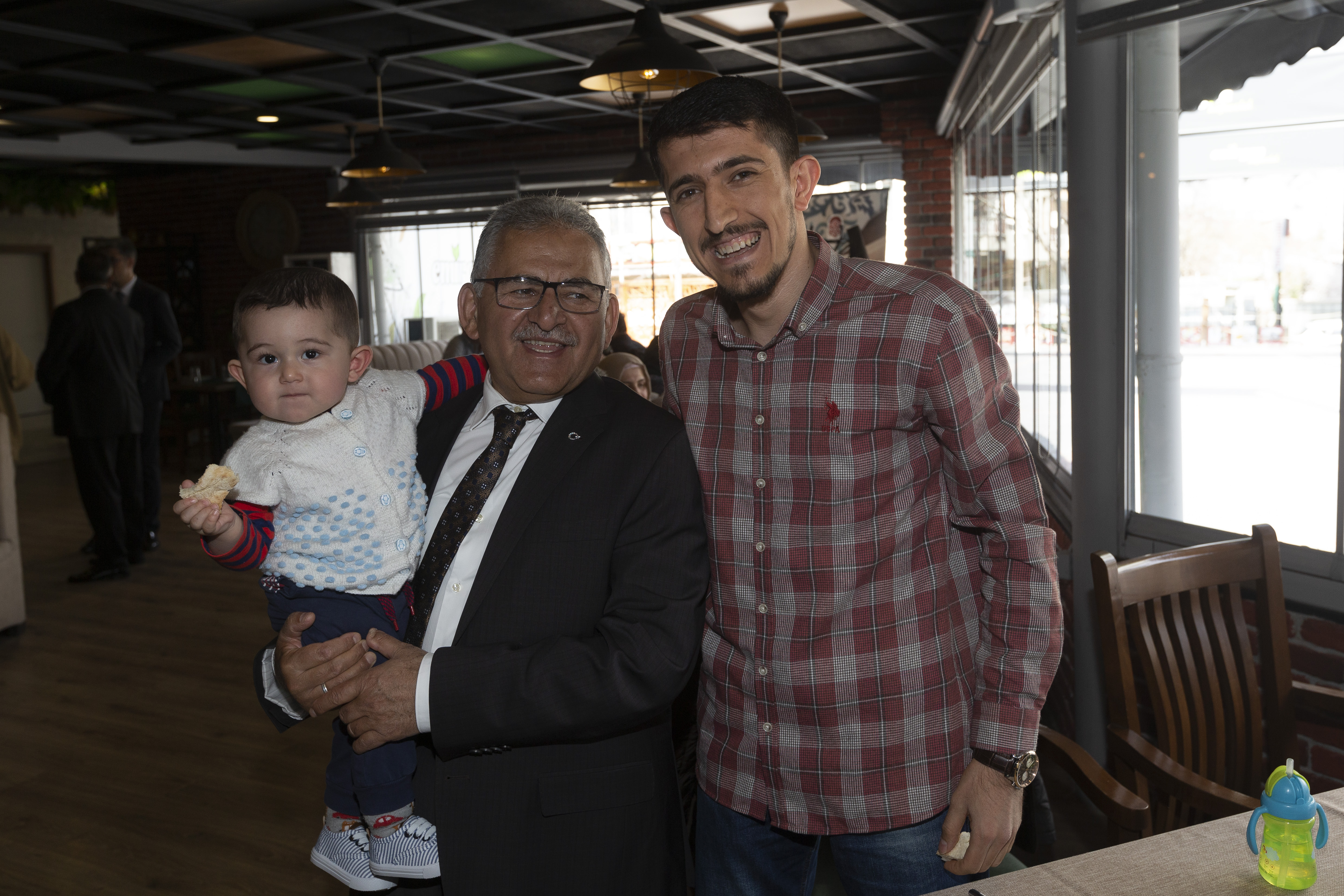 06.04.2019 - Başkan Büyükkılıç Emirgan Köfteyi Ziyaret Etti