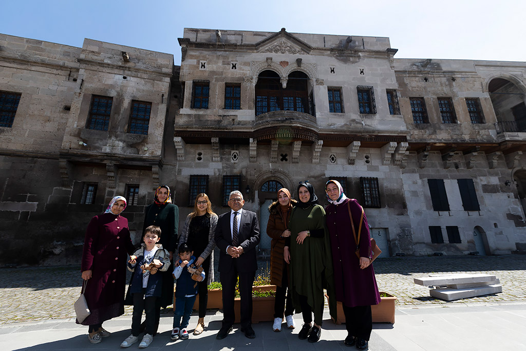 06.04.2019 - Başkan Büyükkılıç Kayseri Mahallesini Gezdi