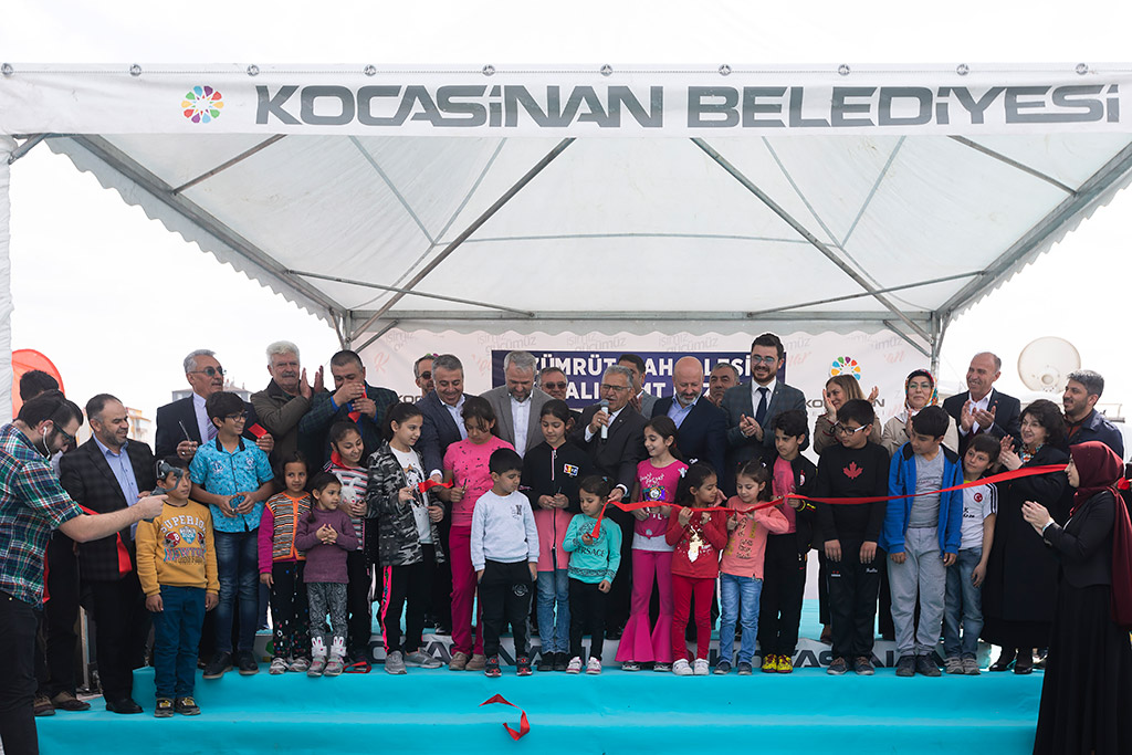 06.04.2019 - Başkan Büyükkılıç Kocasinan Belediyesi Zümrüt Mahallesi Kapalı Semt Pazarının Açılışını Yaptı