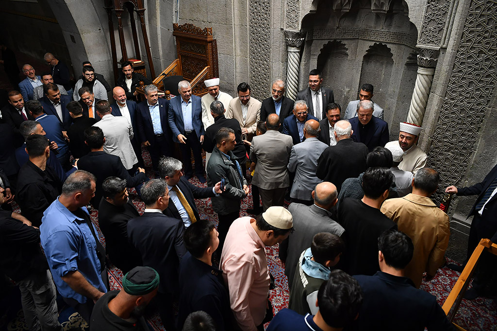 06.06.2025 başkan büyükkılıç hunat camii kurban bayramı bayram namazı