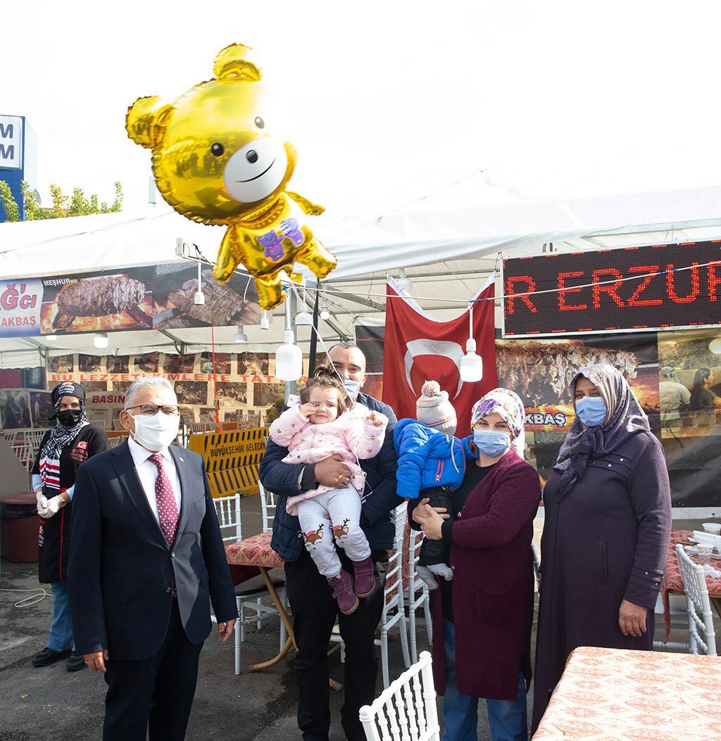 06.11.2020 - Başkan Memduh Büyükkılıç Yöresel Ürünler Fuarını Ziyaret Etti