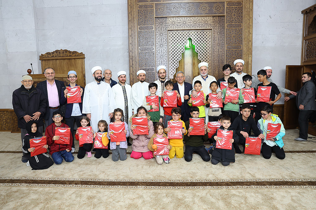 07.04.2024 - Çukur Camii Teravih Namazı