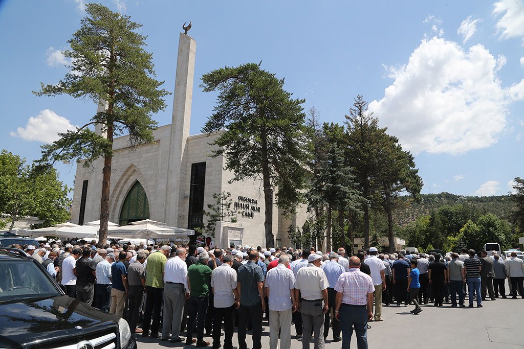 07.07.2023 - Taner Yıldızın Babası Eşref Yıldız Hulusi Akar Camii Cenaze Namazı ve Defin