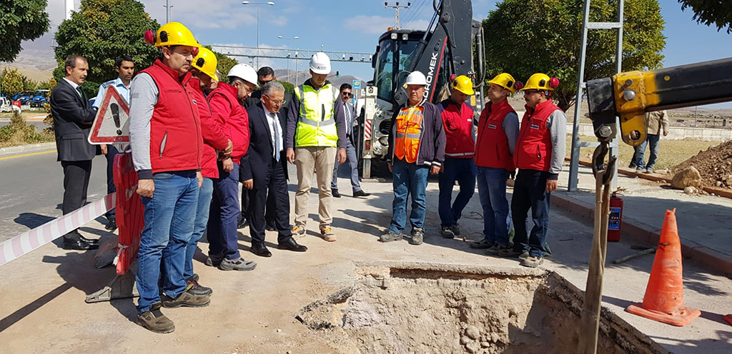 07.10.2019 - Başkan Büyükkılıç Kayserigazın Tomarza Hat Döşeme Çalışmalarını İnceledi