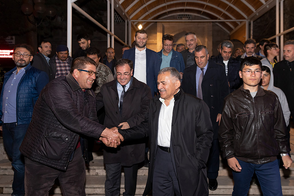 08.05.2019 - Başkan Büyükkılıç, Teravih Namazını Hacılar Camii Kebir'de Kıldı