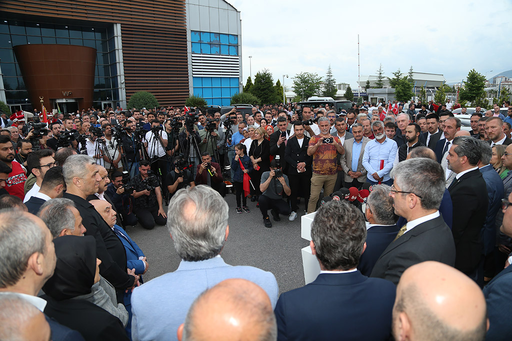 08.06.2023 - Çevre Şehircilik ve İklim Değişikliği Bakanı Mehmet Özhaseki Havalimanı Kaşılama