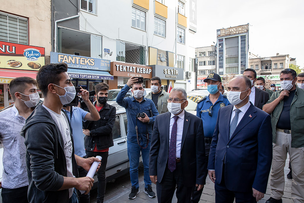 08.10.2020 - Başkan Memduh Büyükkılıç ve Vali Şehmus Günaydın Maske Denetimi Yaptı