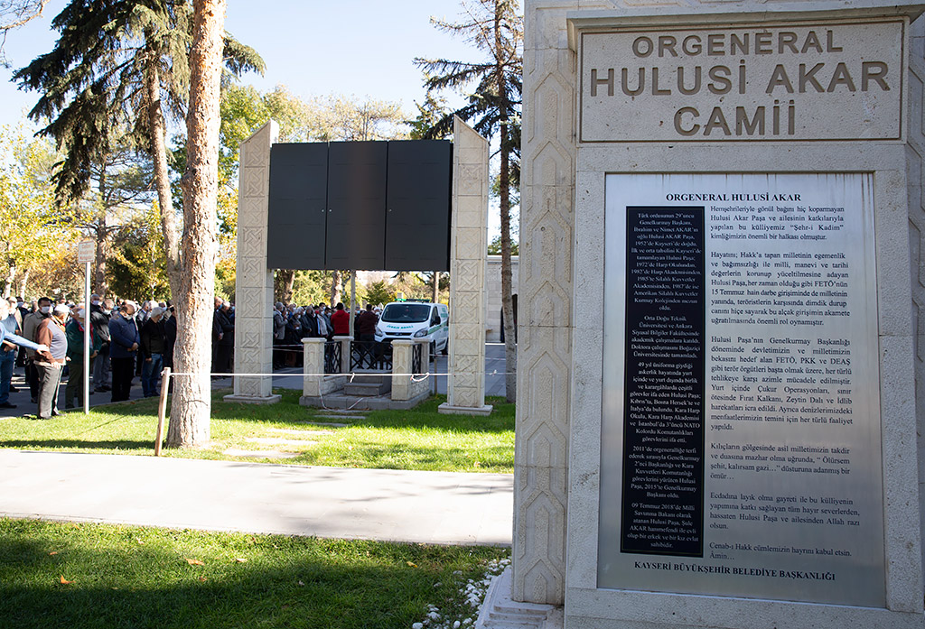 08.11.2020 - Covid-19 Nedeniyle Hayatını Kaybeden Melikgazi Belediyesi Eski Başkanlarından Doktor Sami İpek Hakka Uğurlandı