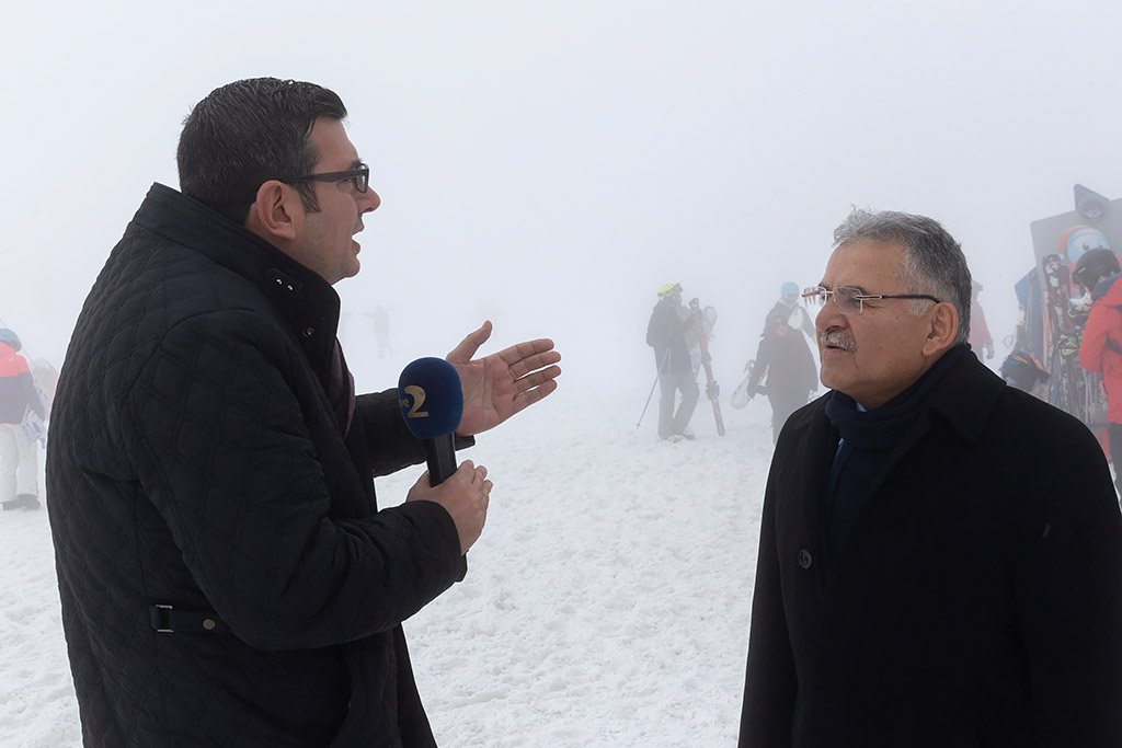 09.01.2020 - Tv2 Televizyonu Başkan Büyükkılıç İle Röportaj Yaptı Ayrıca Başkan Tekir Kardanadam Tesilerinde Turistler ile Sohbet Etti