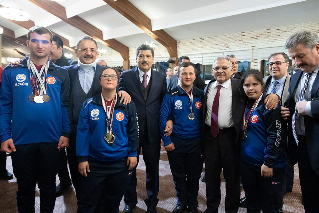 09.03.2020 - Gençlik ve Spor Bakanı Mehmet Muharrem Kasapoğlu Engelli Spor Kulüpleri İle Erciyeste Yemekte Biraraya Geldi