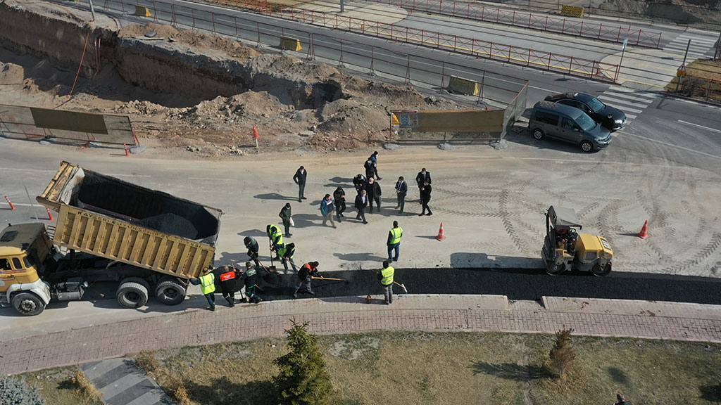 09.03.2021 - Başkan Memduh Büyükkılıç Furkan Doğan Katlı Kavşağı Çalışmaları Kapsamında Mix Avm Önü Yol Çalışmasını İnceledi