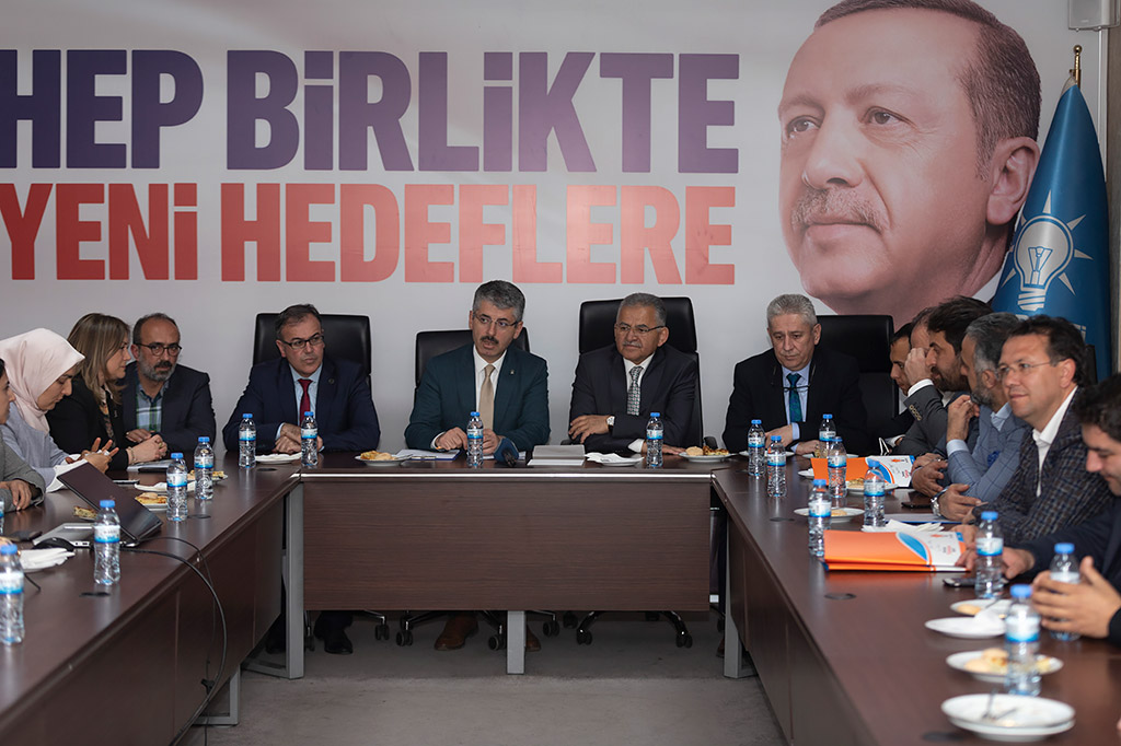 09.04.2019 - Başkan Büyükkılıç Ak Parti İl Yönetimi Toplantısına Katıldı