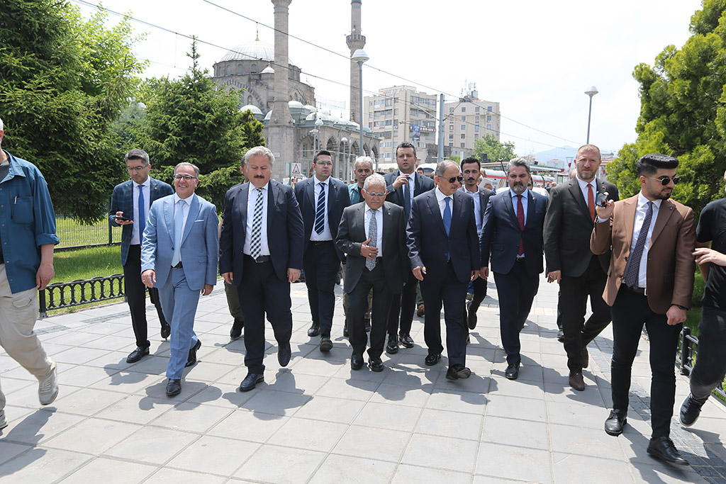 09.06.2023 - Çevre Şehircilik ve İklim Değişikliği Bakanı Mehmet Özhaseki Bürüngüz Cami Cuma Programı