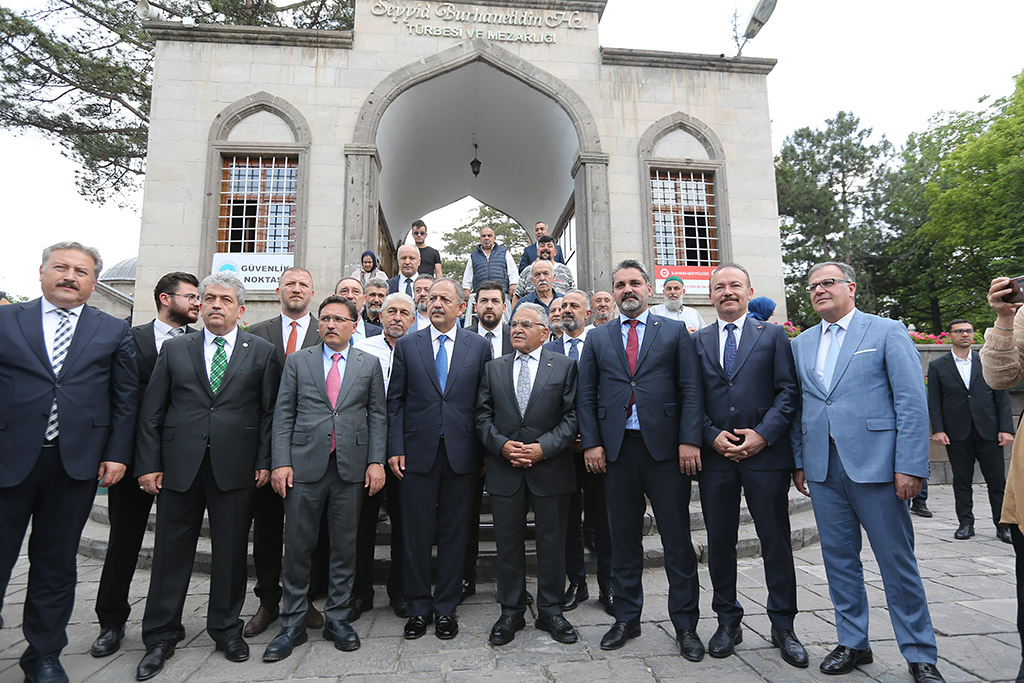 09.06.2023 - Çevre Şehircilik ve İklim Değişikliği Bakanı Mehmet Özhaseki Seyyid Burhaneddin Hz Türbesi Ziyaret