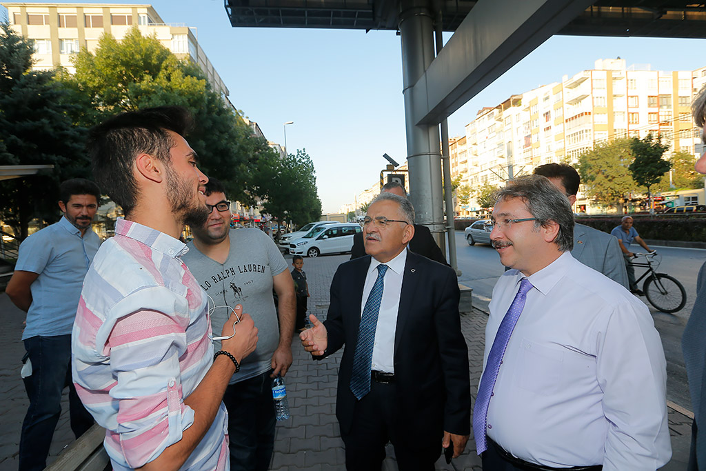 09.07.2019 - Başkan Memduh Büyükkılıç  Emirgan Köftecisi Önünde Vatandaşla Sohbet Etti