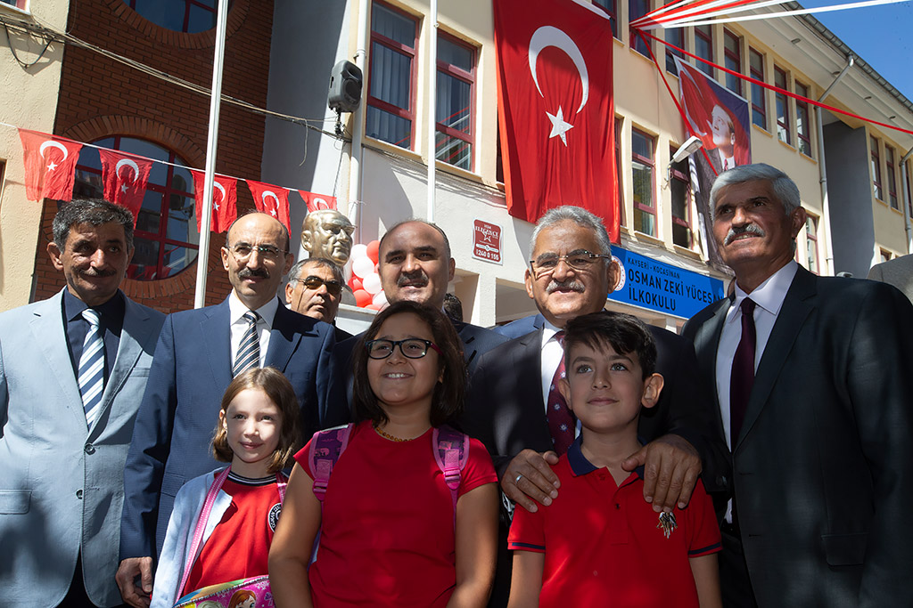 09.09.2019 - Başkan Büyükkılıç, Osman Yücesan Okulunda Düzenlenen Yeni Eğitim Öğretim Yılı Açılışına Katıldı