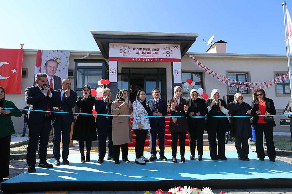 10.02.2024 - Aile ve Sosyal Politikalar Bakanı Mahinur Aktaş Çocuk Evleri Sitesi Açılışına Katıldı