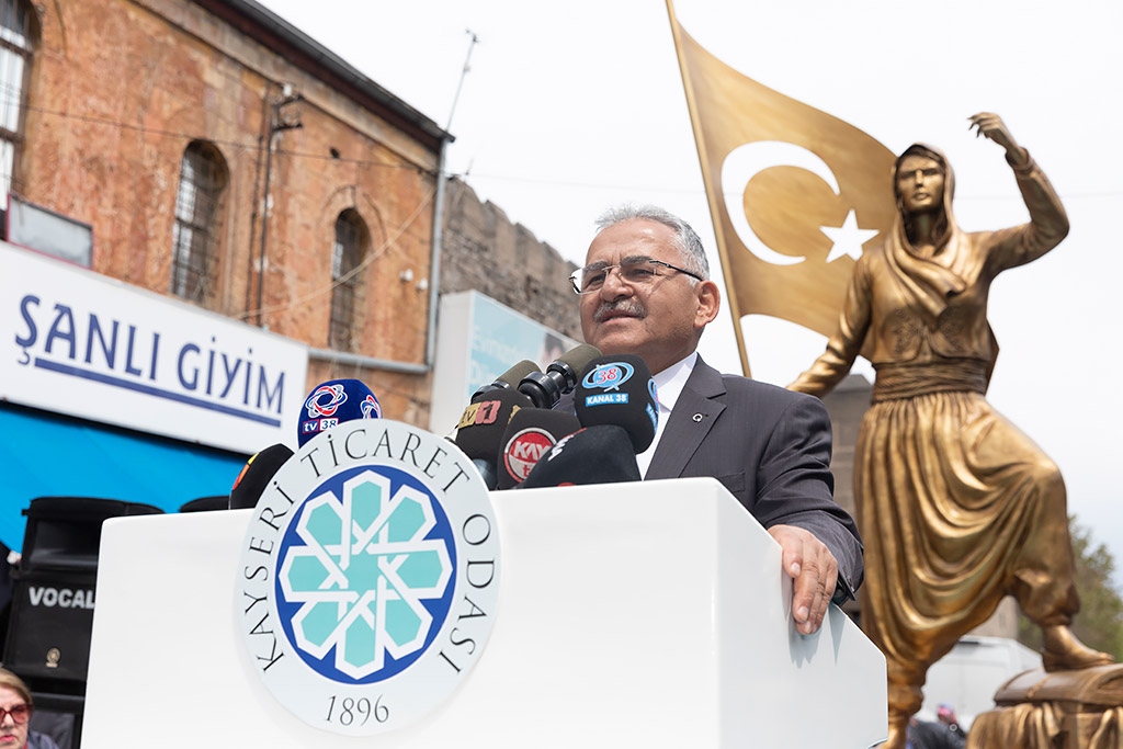 10.05.2019 - Başkan Büyükkılıç, K.T. Odası Tarafından Yenilenen Kadın Heykeli ve Kadınlar Çarşısı Açılışına Katıldı