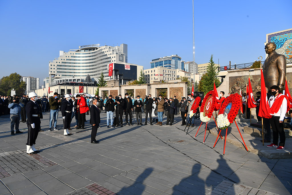 10.11.2020 - Atatürk Vefatının 82. Yıldönümünde Saygıyla Anıldı, Meydan Çelenk Sunumu ve Kayseri Lisesi Anma Programı