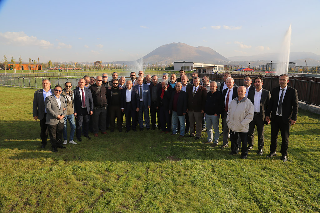 10.11.2023 - Başkan Büyükkılıç Millet Bahçesi Basın Toplantısı ve Üstü Açık Otobüs Tanıtımı