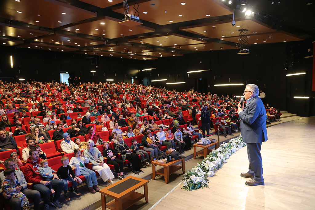 11.02.2024 - Başkan Memduh Büyükkılıç Kral Şakir Çocuk Tiyatrosunda