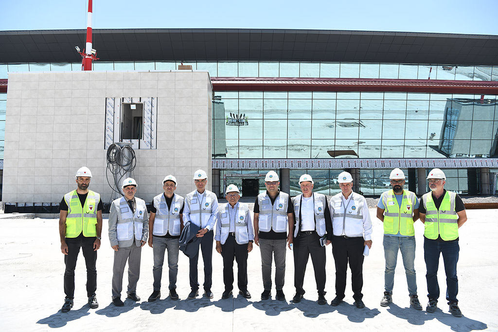 12.07.2023 - Başkan Büyükkılıç DHMİ Yeni Terminal Binası İnşaatında İncelemelerde Bulundu