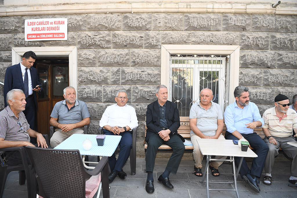 12.08.2023 - Zeki Soygüllüce Camii Öğle Namazı ve Bölgede Bulunan Vatandaş İle Hasbihal