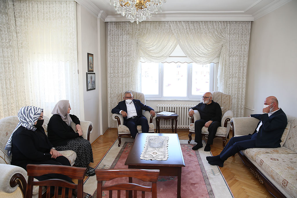 13.05.2021 - Başkan Memduh Büyükkılıç Şehit Asteğmen Tarık Baysal ve Şehit P. Uzm. Çvş Oman Çelik'in Ailelerini Ziyaret Ederek Bayramlarını Kutladı