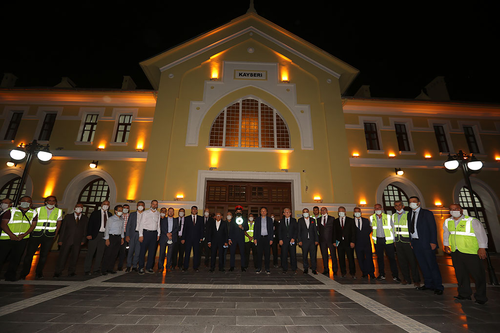 13.06.2021 - Başkan Memduh Büyükkılıç TCDD Genel Müdürü Ali İhsan Uygunu Boğazköprü İstasyonunda Karşılama Vagonda Kayseri Projeleri Toplantısı